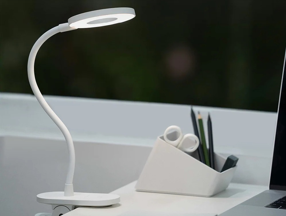 In super offerta Yeelight YLTD10YL, la lampada da tavolo a LED con clip solo 14,44 euro