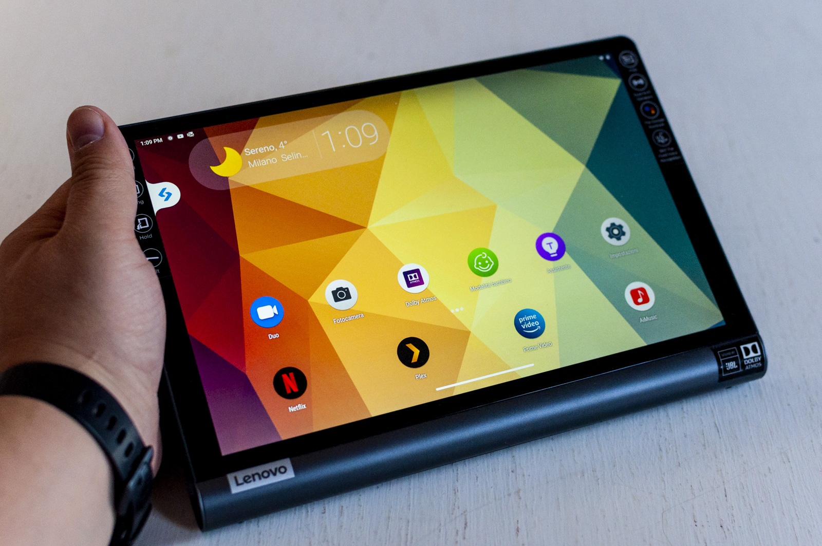 Recensione Lenovo Yoga Smart Tab, il tablet inaspettato per la casa