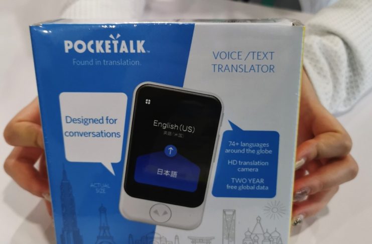 PocketTalk versione 2: il traduttore da viaggio pià potente, leggero e ora vede e calcola