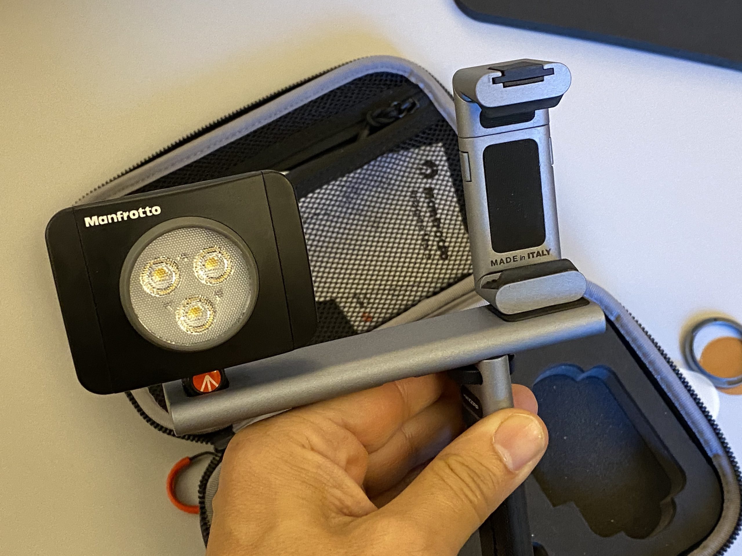 Recensione Manfrotto TwistGrip Deluxe Kit, l’accessorio per video ergonomici