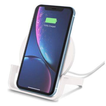 Belkin Boost Up, il pad di ricarica wireless con funzione stand in sconto per poche ore