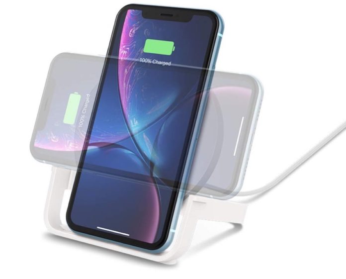 Belkin Boost Up, il pad di ricarica wireless con funzione stand in sconto per poche ore