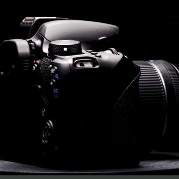 Canon presenta la nuova EOS 850D: reflex APS-C leggera, versatile e connessa