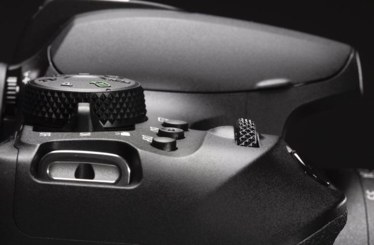 Canon presenta la nuova EOS 850D: reflex APS-C leggera, versatile e connessa