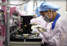 Foxconn mette in quarantena gli operai degli iPhone e riduce le previsioni