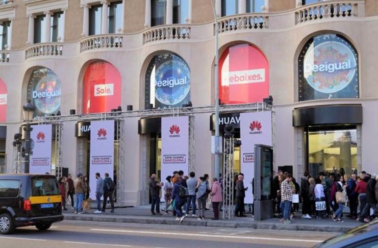 Huawei ha aperto uno store a Barcellona scopiazzando a man bassa gli Apple Store