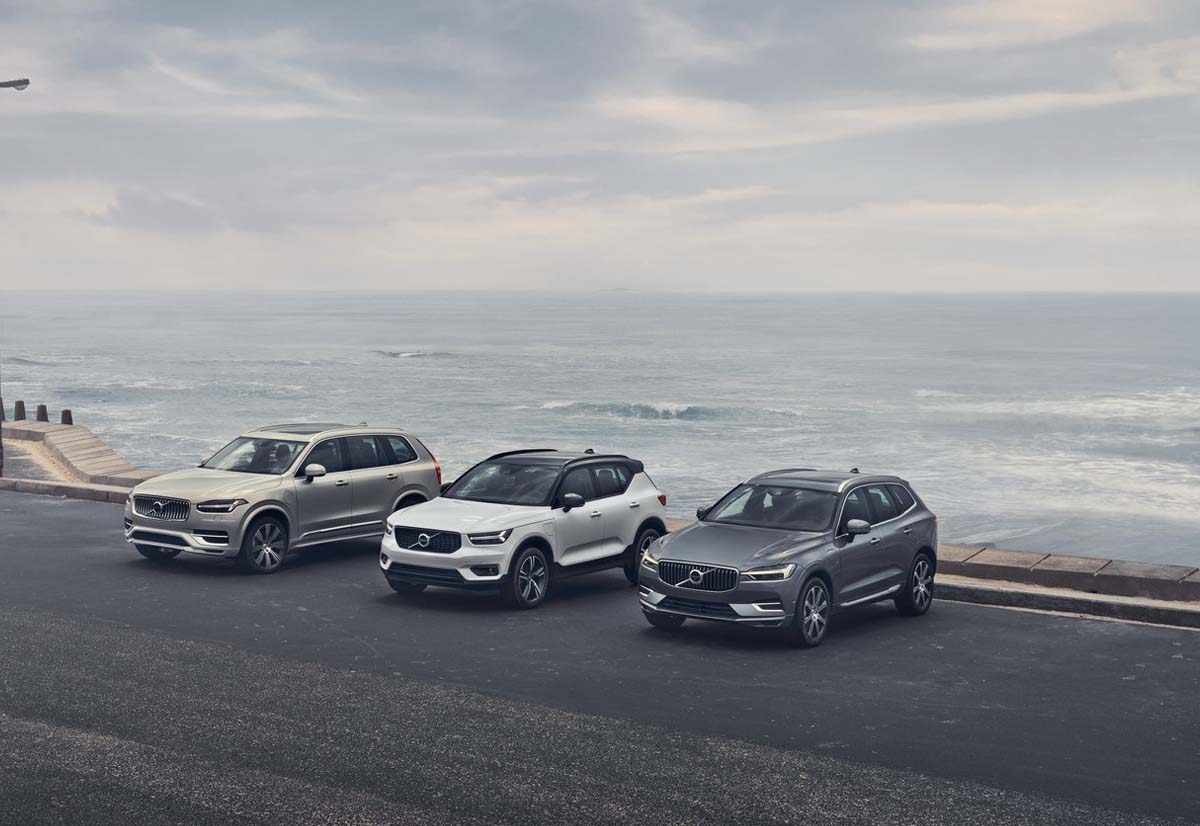 Volvo Cars ha presentato le versioni aggiornate della berlina S90 e delle station wagon V90/V90 Cross Country