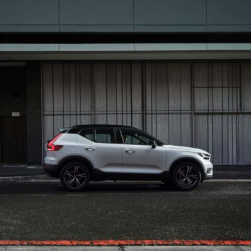 Volvo Cars ha presentato le versioni aggiornate della berlina S90 e delle station wagon V90/V90 Cross Country