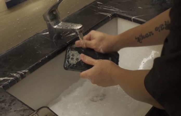 Come pulire e disinfettare correttamente una smartphone rugged? lo spiega Blackview con un video