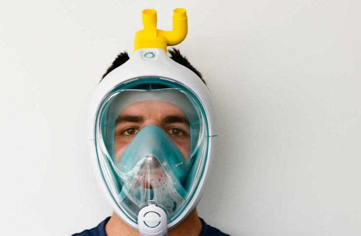 La maschera da sub di Decathlon trasformata in respiratore