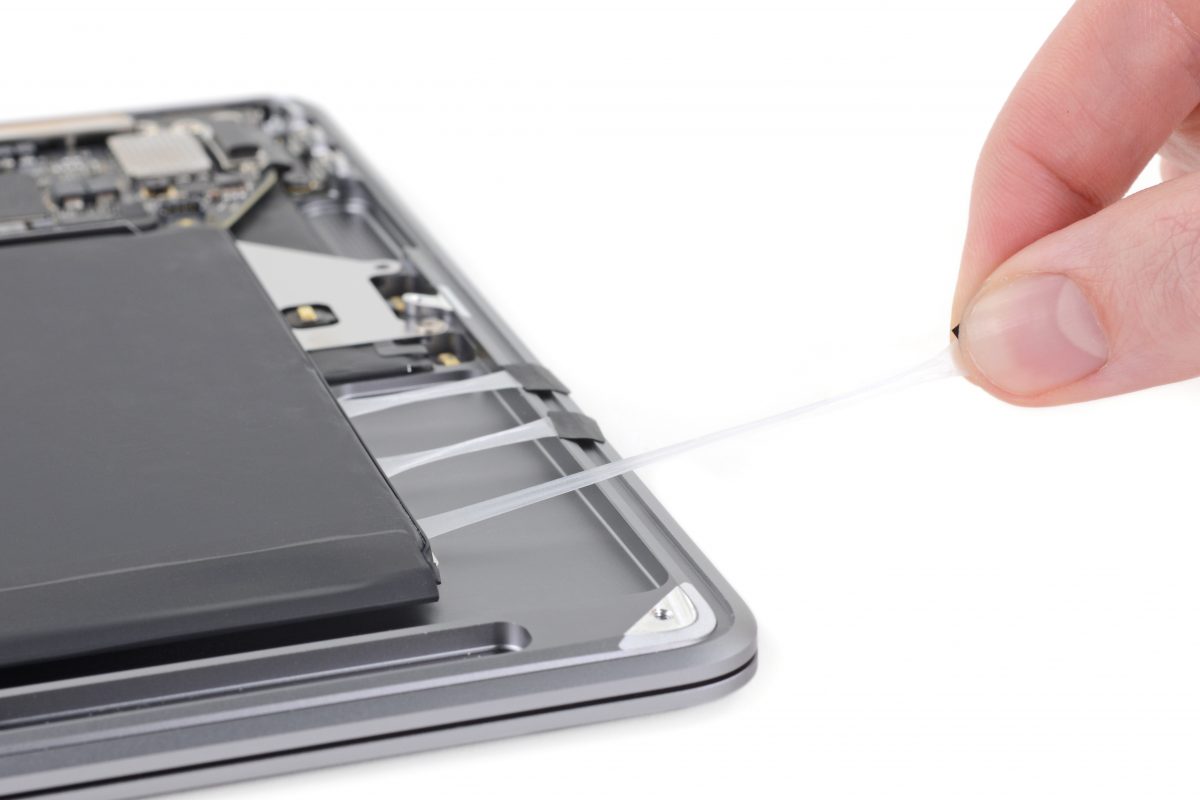 Il nuovo MacBook Air 2020 smontato: facile cambiare batteria e trackpad