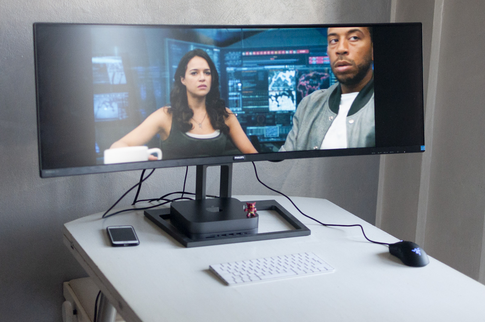 Recensione Philips PHL 439P9H, una esagerazione a cui ci si abitua molto presto Recensione Philips PHL 439P9H, una esagerazione a cui ci si abitua molto presto