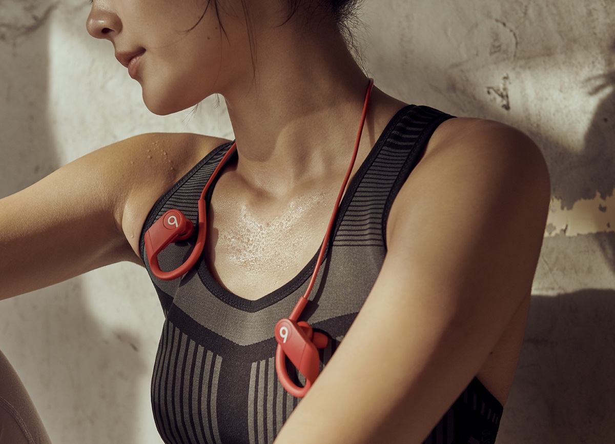 Apple annuncia i nuovi auricolari Powerbeats per sportivi Apple annuncia i nuovi auricolari Powerbeats per sportivi