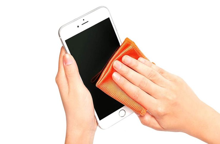 Apple riferisce che si possono usare alcune salviette disinfettanti per pulire l’iPhone