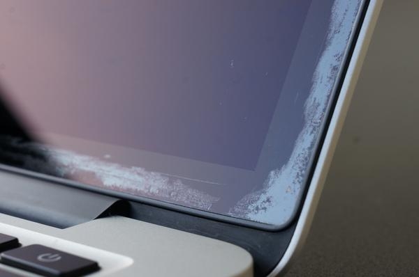 Apple riconosce problemi al rivestimento anti riflesso per MacBook Air Retina