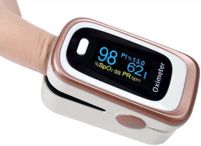 Tenete d’occhio l’attività respiratoria con il saturimetro: su Amazon da 13 euro