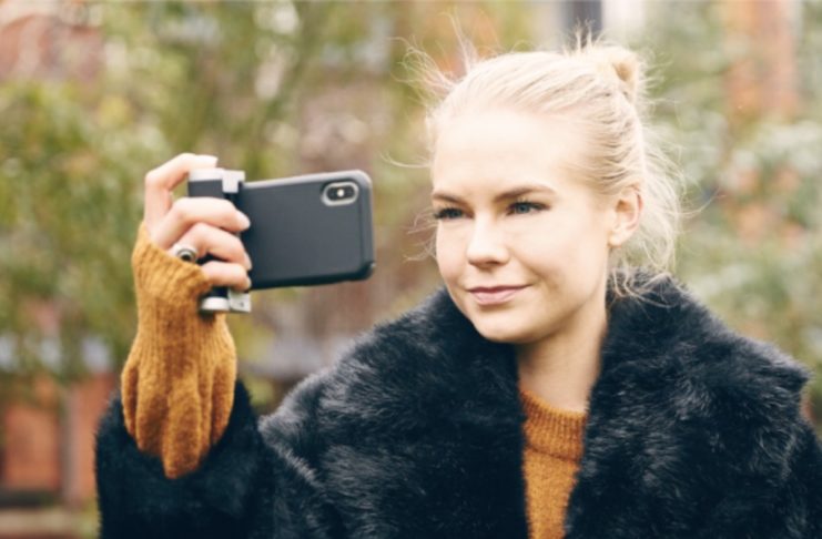 ShutterGrip 2, la maniglia di Just Mobile per potenziare i video con lo smartphone