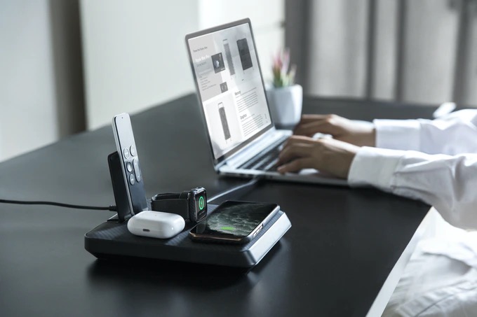 Air Omni, la base di ricarica 6-in-1 per tutti i dispositivi Apple e Android a prezzo lancio su Kickstarter