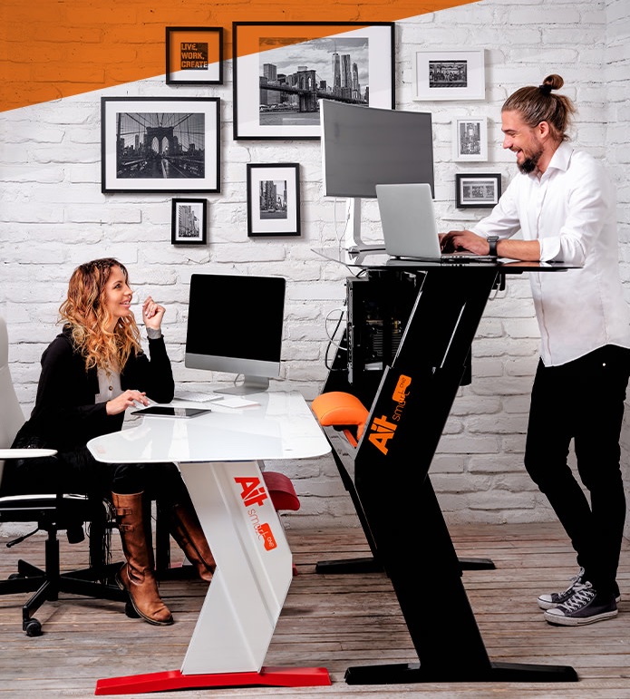 Le scrivanie AiT Smart sono il sogno di chi lavora troppe ore al computer