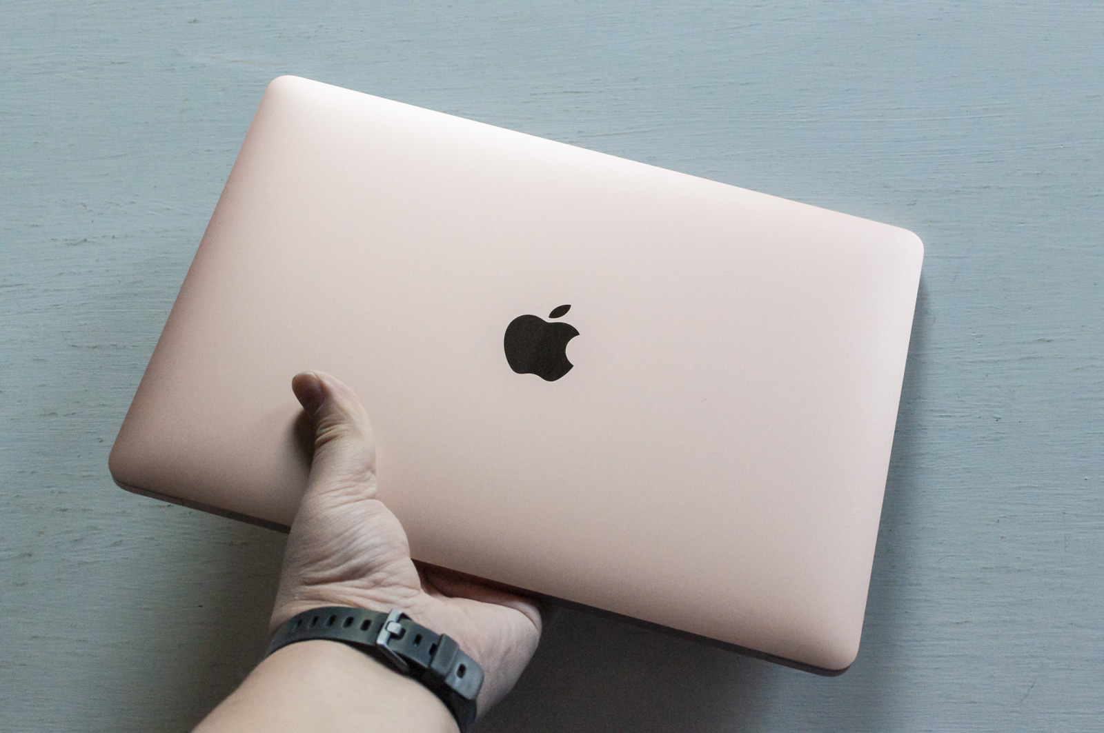Apple lavora a MacBook Air più sottile e leggero atteso nel 2021 o