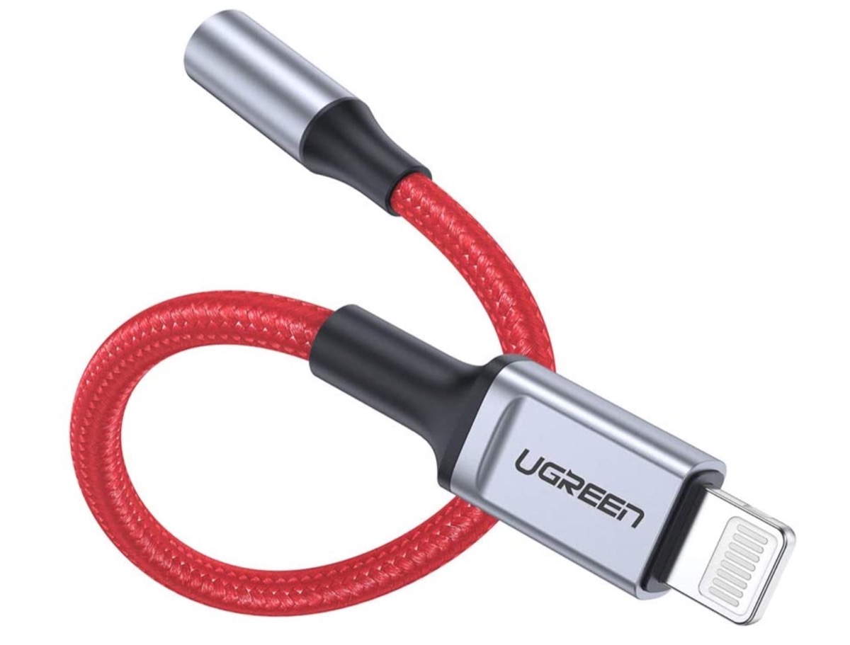 Il cavo che mette il jack da 3.5mm sulla porta Lightning in offerta a 16,99 euro