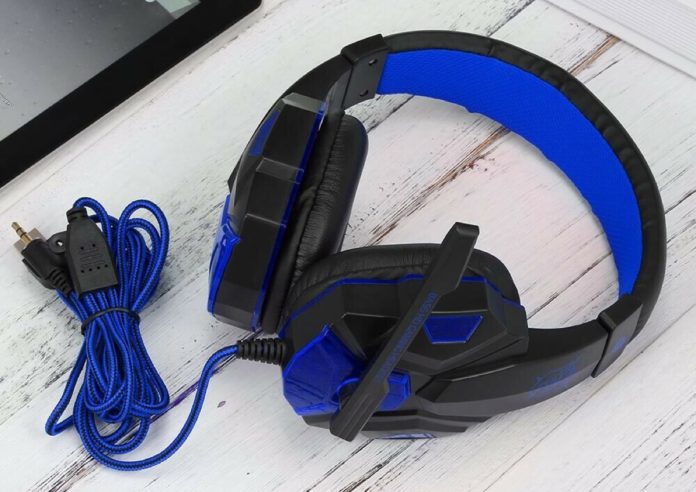 Cuffie da gaming con microfono e LED per computer, PS4 e XBox in offerta a 19 euro