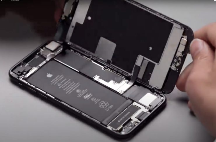 iPhone SE 2020 smontato svela la somiglianza con iPhone 8 all’interno