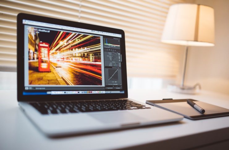 Le vendite di portatili e tablet crescono del 30% in Europa per Covid-19