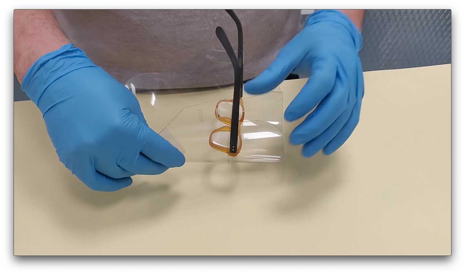 L’Istituto Poligrafico trasforma la plastica delle carte di identità in visiere protettive