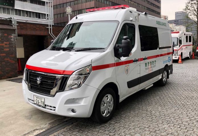Nissan NV400 è la prima ambulanza giapponese a zero emissioni