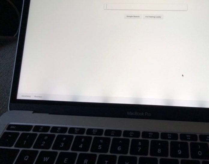 Gli utenti MacBook Pro 2016 denunciano Apple per il problema Flexgate