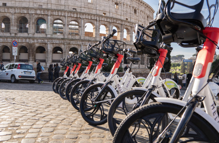 Ecco Helbiz Unlimited, il primo abbonamento in Italia per la monopattini e bici elettriche