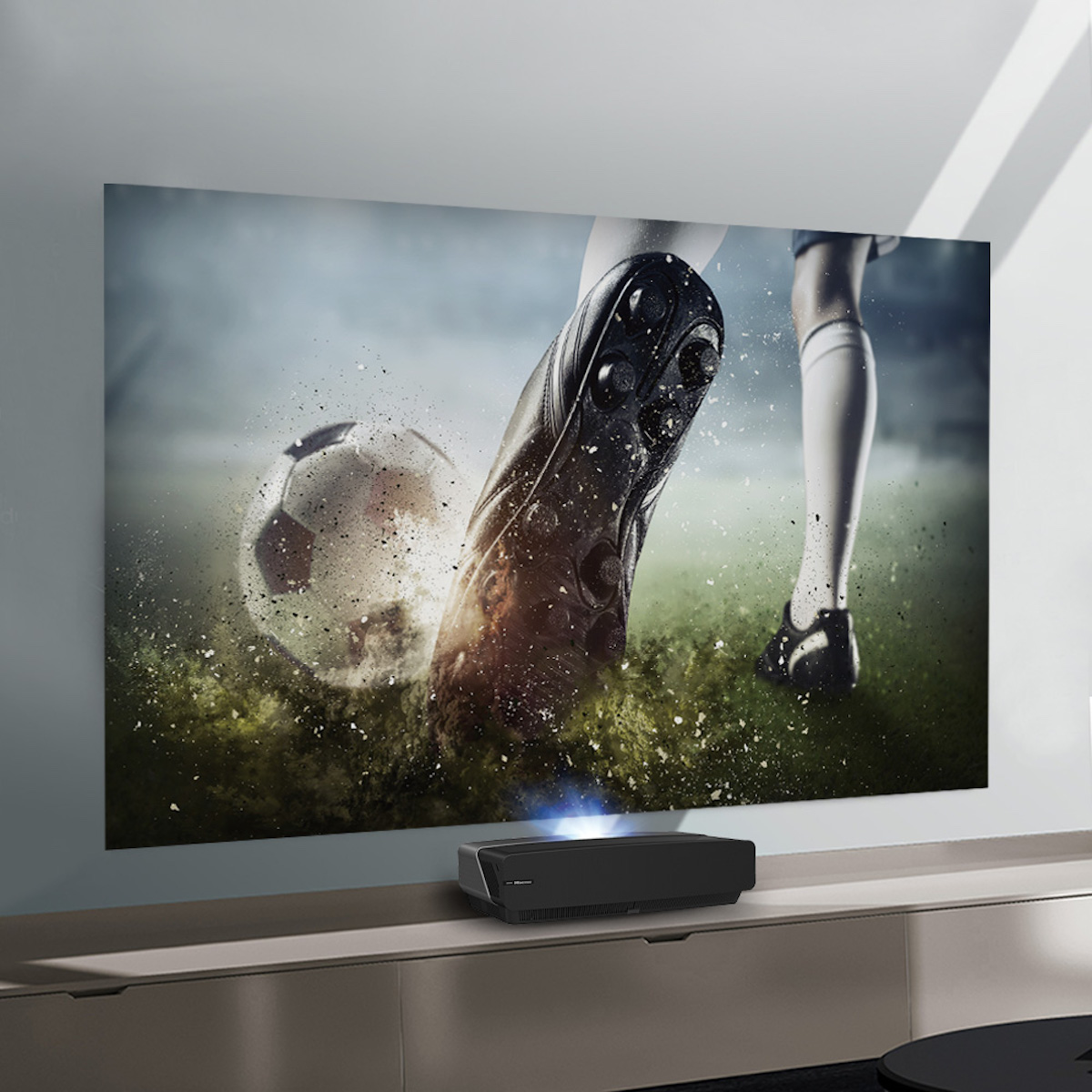 Hisense Laser TV 100L5F porta il cinema in casa