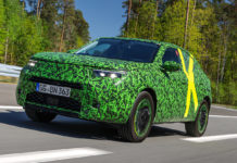 Il nuovo Opel Mokka elettrico in fase di collaudo su strada Il nuovo Opel Mokka in fase di collaudo su strada
