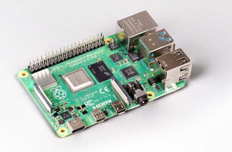 Raspberry Pi 4 con 8GB di RAM e Raspberry Pi OS a 64 bit