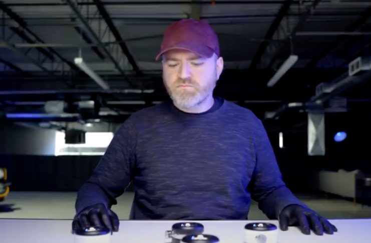 L’unboxing del kit ruote Apple per Mac Pro è un dramma muto