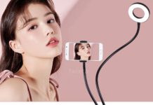 La lampada LED ad anello Andoer che vi regge lo smartphone in offerta su eBay a 15,99 euro La lampada LED ad anello Andoer che vi regge lo smartphone in offerta su eBay a 15,99 euro