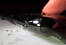 Apple Watch, un video in slow motion mostra come espelle l’acqua Apple Watch, un video in slow motion mostra come espelle l’acqua