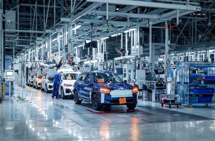 BMW iX3 in arrivo: i preparativi proseguono secondo piani