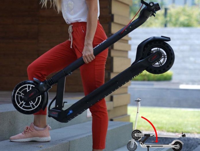 Mega M5, il monopattino elettrico con motore da 300 W in offerta a 353 euro