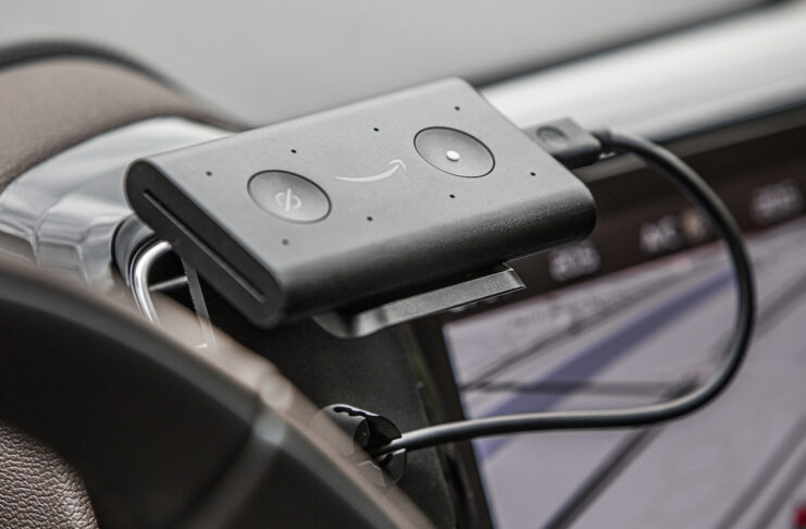 Echo Auto arriva in Italia: Alexa risponde, legge e suona anche in auto