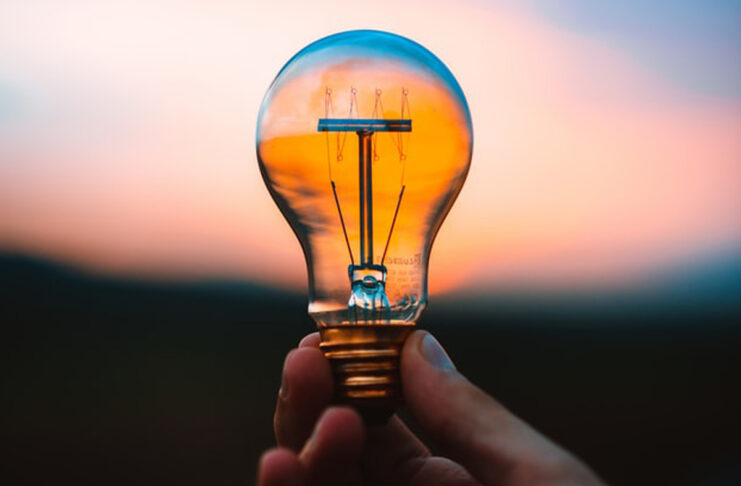 Con l’attacco “Lamphone” possibile ascoltare le conversazioni a distanza grazie alle tradizionali lampadine