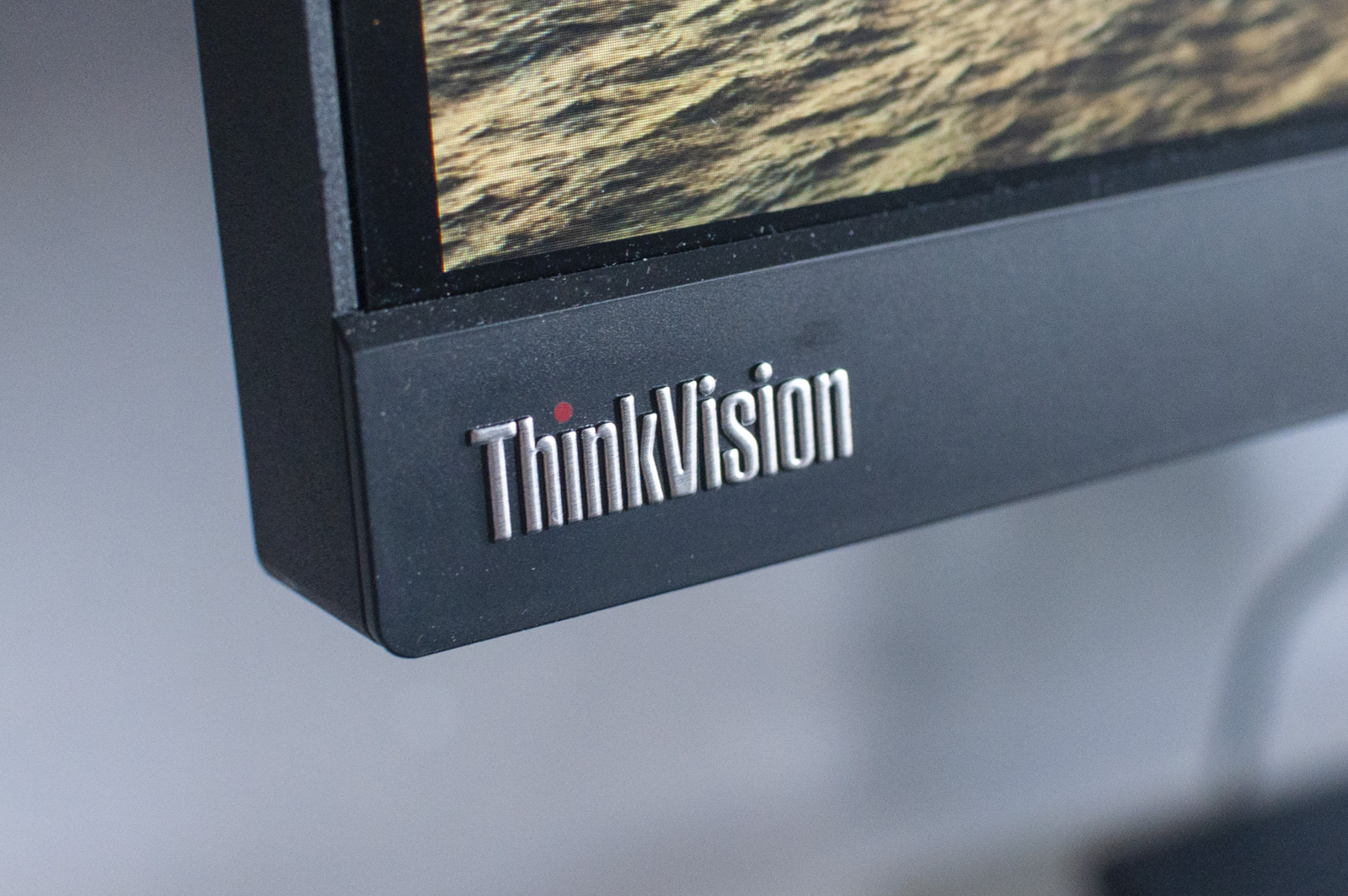 Recensione Lenovo ThinkVision T32P-20, design di qualità in 4K Recensione Lenovo ThinkVision T32P-20, design di qualità in 4K