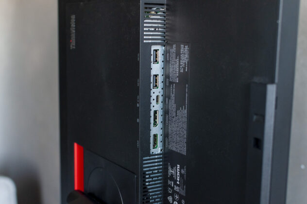 Recensione Lenovo ThinkVision T32P-20, design di qualità in 4K