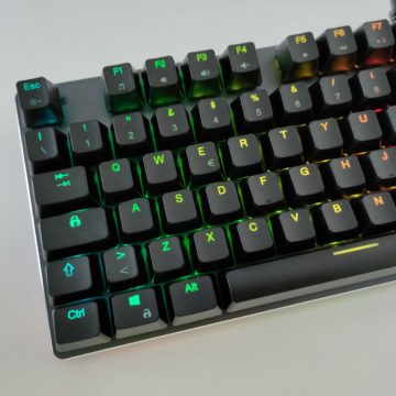 Recensione Aukey KM-G12, la tastiera meccanica per il gaming che non ti aspetti