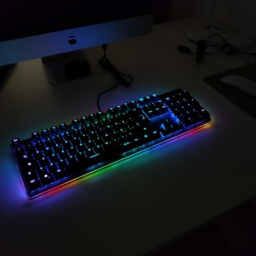 Recensione Aukey KM-G12, la tastiera meccanica per il gaming che non ti aspetti