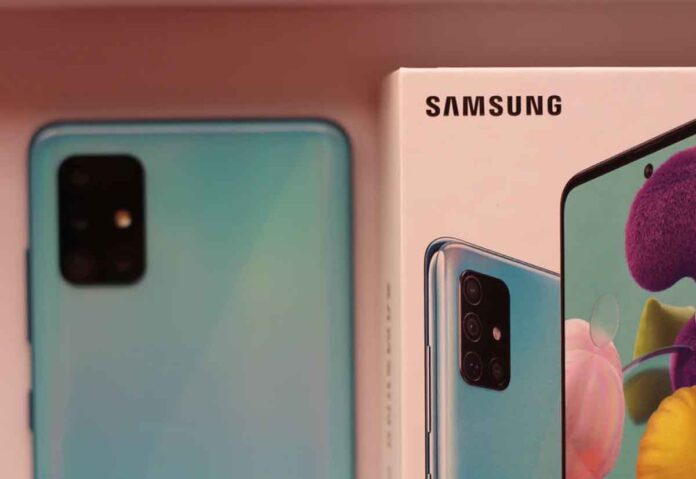 Anche Samsung non vuole pià offire l’alimentatore di serie con i nuovi telefoni