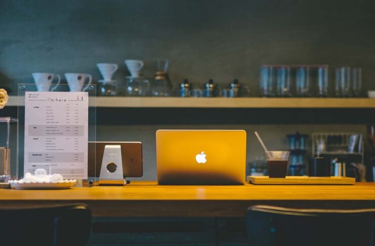 Apple consiglia di non applicare coperture sulla videocamera di MacBook, MacBook Air o MacBook Pro