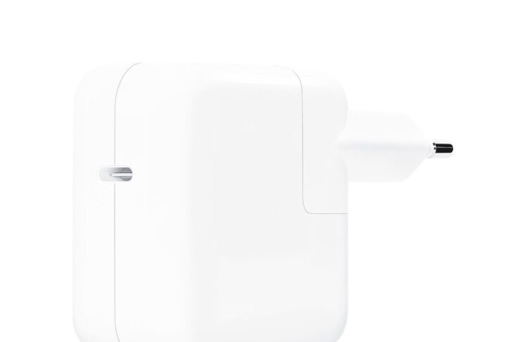 apple nuovo caricatore usb-c 30w identico al precedente