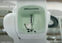 Elon Musk svela Neuralink V2: in futuro si potranno scaricare le conoscenze umane sui robot Elon Musk svela Neuralink V2, e collega il cervello di un maiale ad un computer